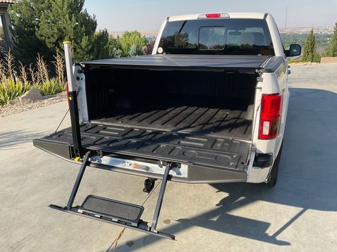 Used 2018 Ford F150 Lariat w/ Equipment Group 502A Luxury AWD/4WD image 8