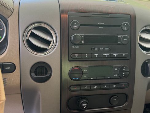 Used 2006 Lincoln Mark LT 2WD image 13