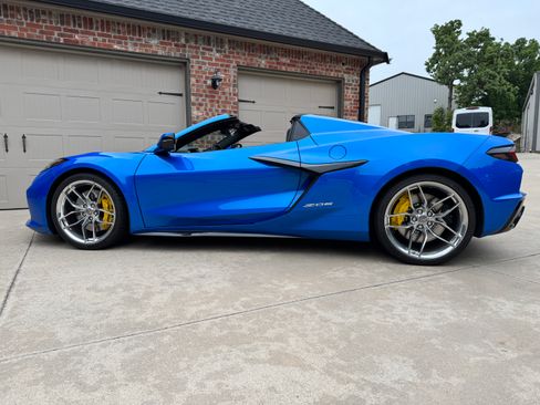 Used 2025 Chevrolet Corvette Z06 w/ Chrome Exterior Badge Package RWD image 22