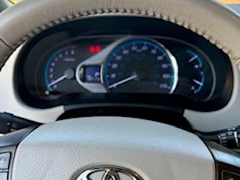 Used 2014 Toyota Sienna XLE image 8