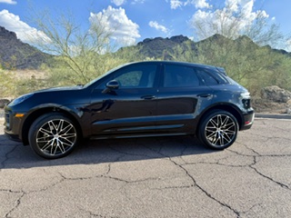 Used 2024 Porsche Macan AWD/4WD image 1