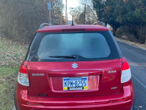 Used 2013 Suzuki SX4 AWD Hatchback image 2