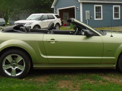 Used 2006 Ford Mustang GT RWD image 2