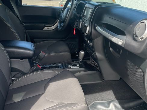 Used 2015 Jeep Wrangler Unlimited Sahara w/ Connectivity Group image 20