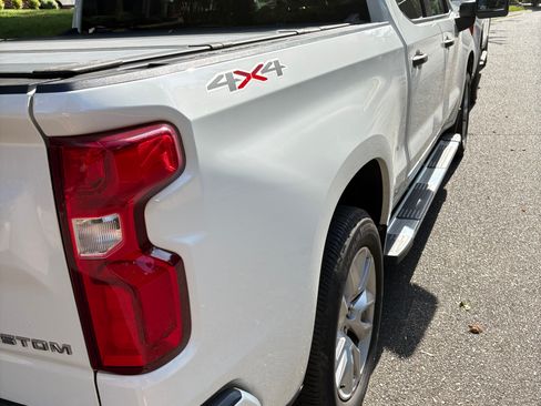 Used 2021 Chevrolet Silverado 1500 Custom w/ Custom Max Trailering Package AWD/4WD image 9