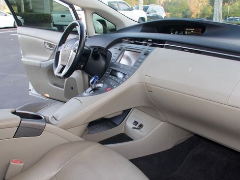Used 2014 Toyota Prius Four image 12