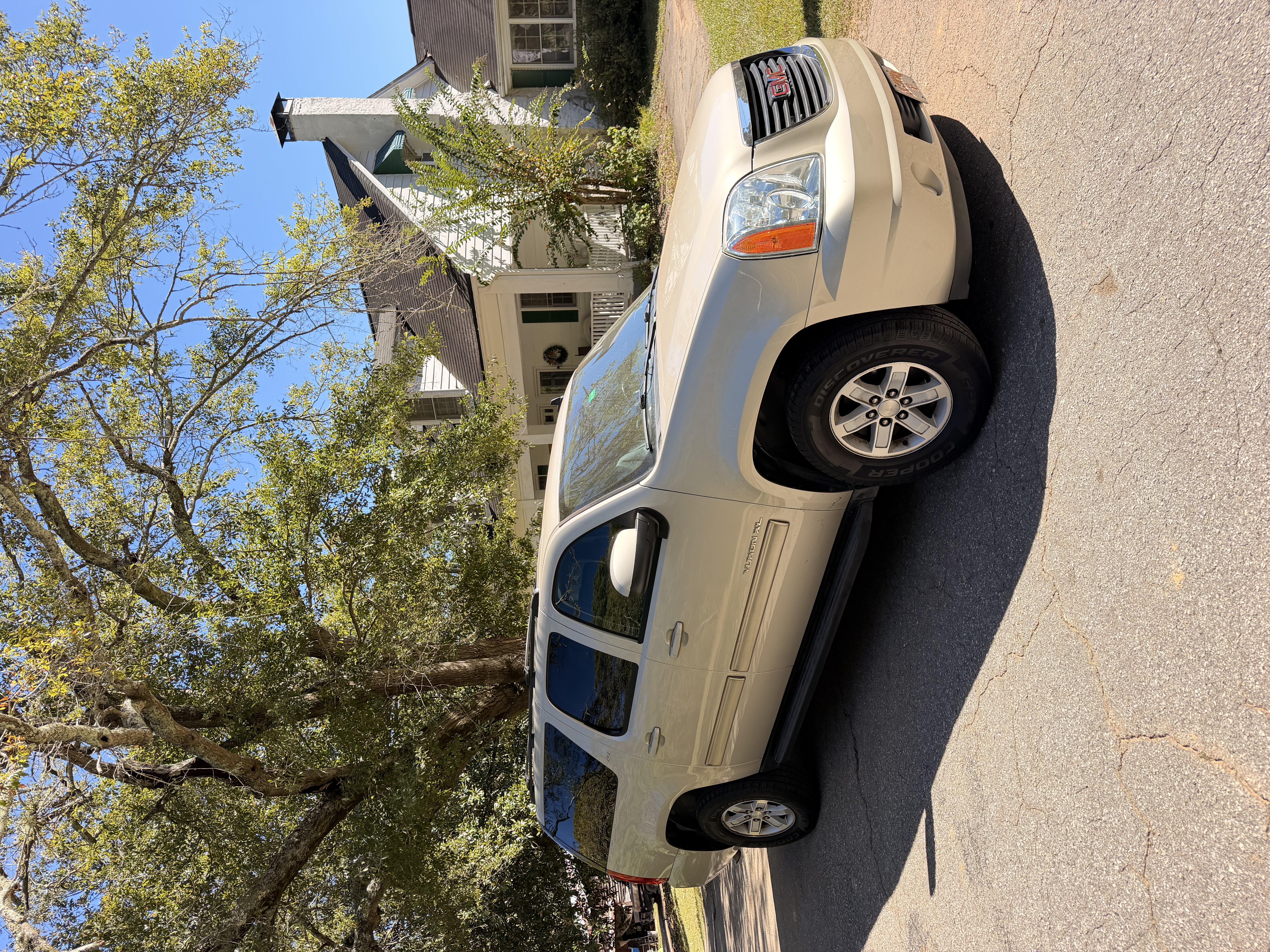 Used 2013 GMC Yukon XL SLT RWD image 4