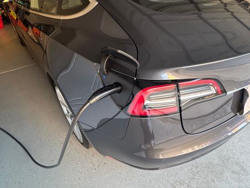 Used 2018 Tesla Model 3 Mid Range RWD image 16