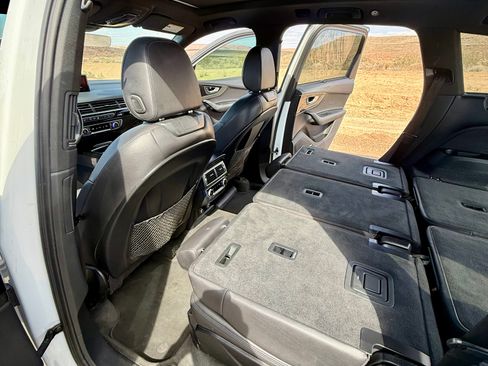 Used 2018 Audi Q7 3.0T Premium Plus w/ Premium Plus Package AWD/4WD image 11