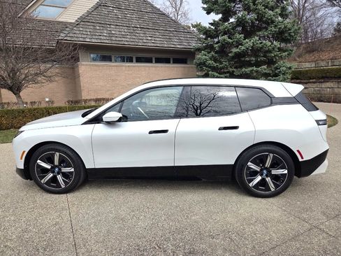 Used 2023 BMW iX xDrive50 w/ Premium Package image 2