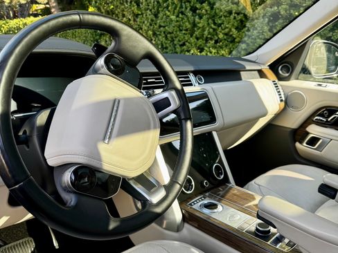 Used 2019 Land Rover Range Rover HSE image 8