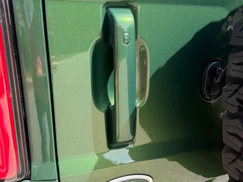 Used 2023 Ford Bronco Badlands image 11