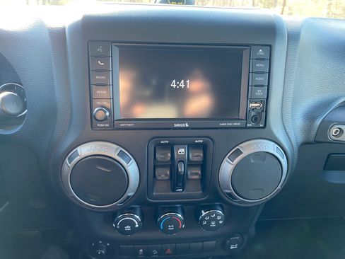 Used 2017 Jeep Wrangler Unlimited Sport image 10