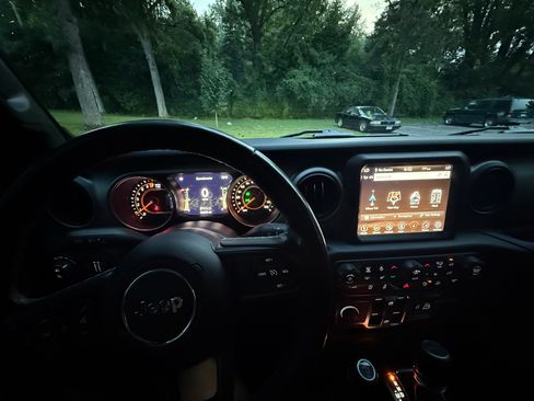 Used 2021 Jeep Gladiator Sport w/ Quick Order Package 24Q 80Th image 15