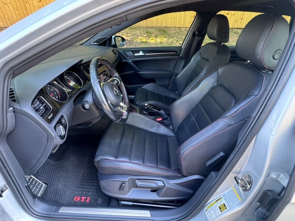 Used 2015 Volkswagen GTI SE FWD image 11