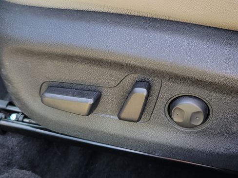 Used 2017 Kia Niro Touring w/ Advanced Technology Package image 23