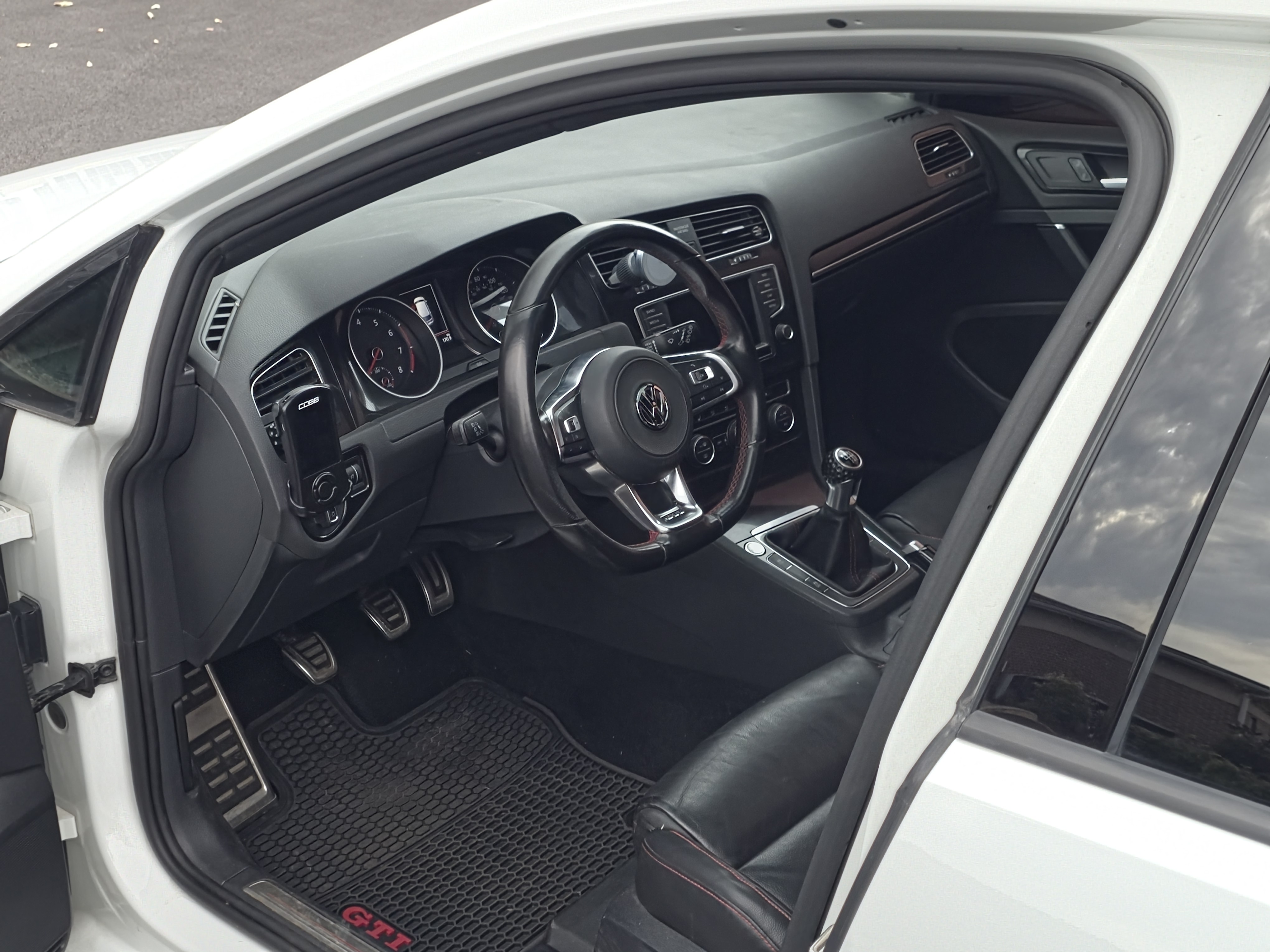 Used 2017 Volkswagen GTI Autobahn FWD image 16