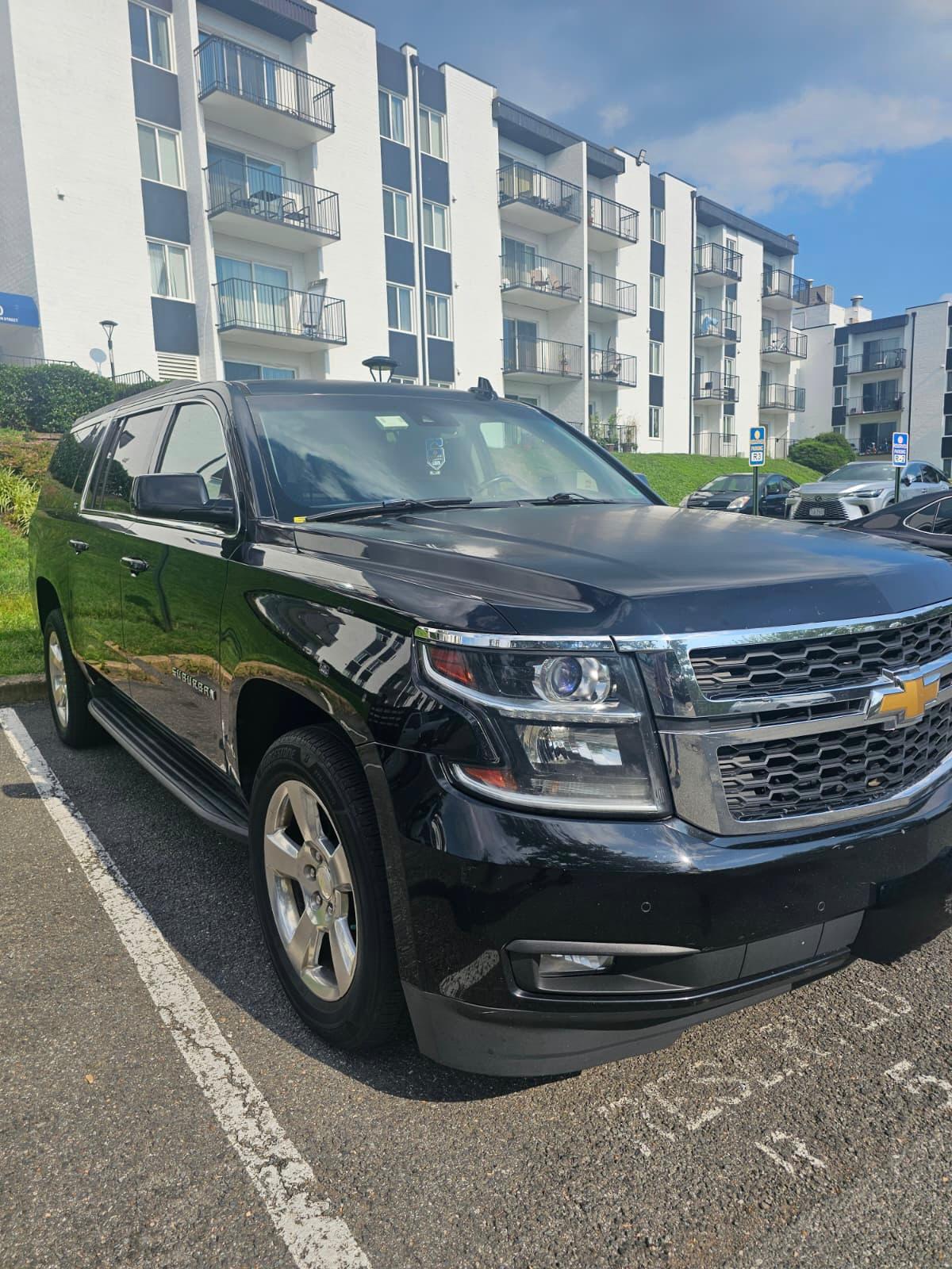 Used 2017 Chevrolet Suburban LT w/ Luxury Package AWD/4WD image 4