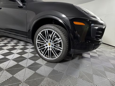 Used 2017 Porsche Cayenne AWD/4WD image 13