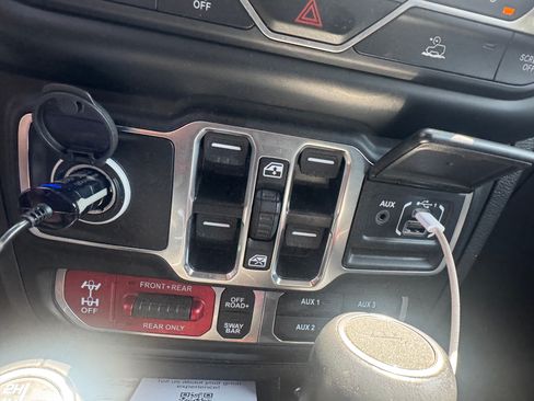 Used 2023 Jeep Gladiator Rubicon w/ LED Lighting Group AWD/4WD image 22
