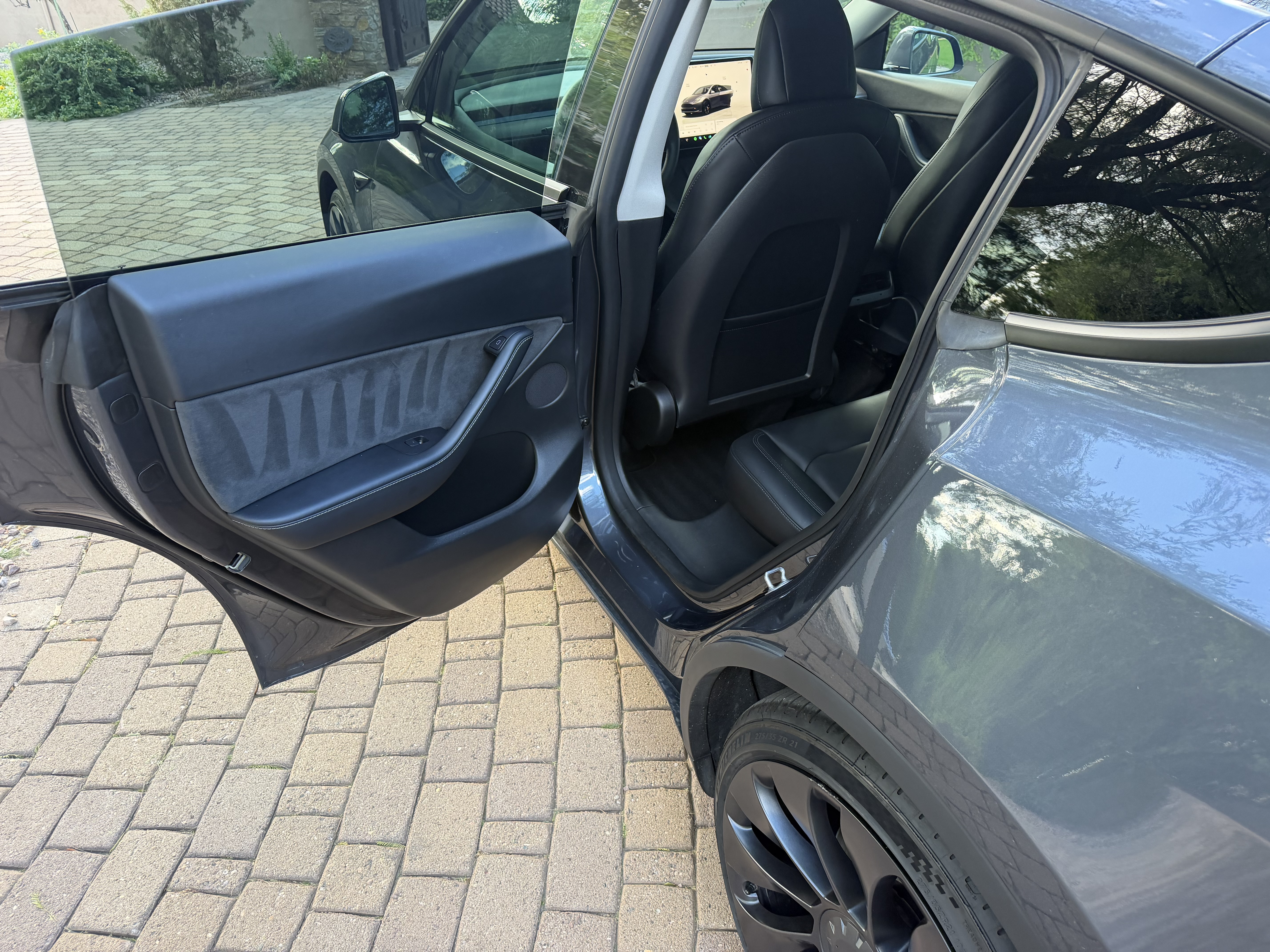 Used 2022 Tesla Model Y Performance AWD/4WD image 4