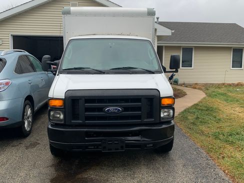 Used 2015 Ford E-350 and Econoline 350 Super Duty image 2
