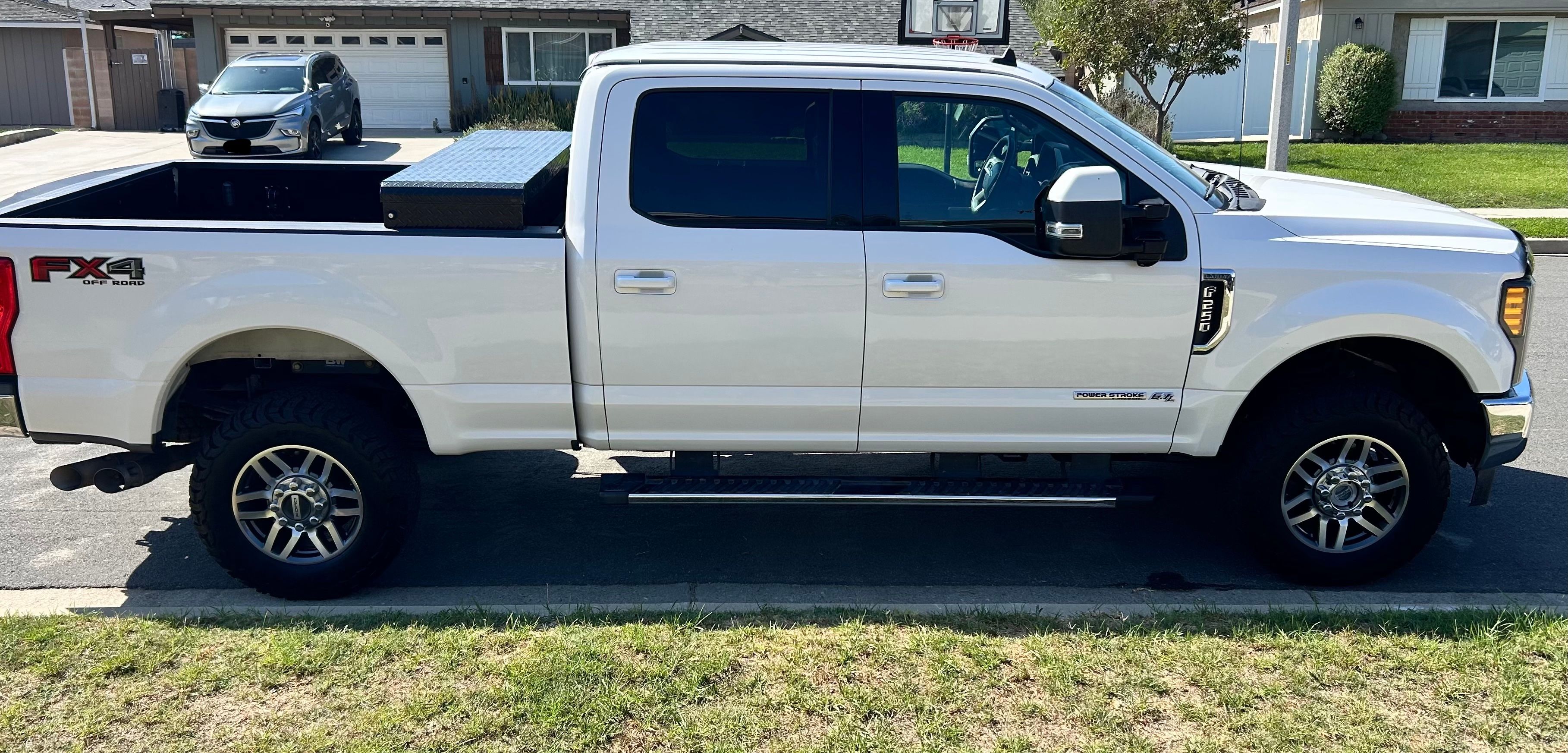 Used 2019 Ford F250 Lariat w/ Lariat Value Package AWD/4WD image 1