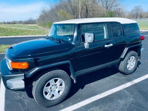 Used 2008 Toyota FJ Cruiser 4WD image 2
