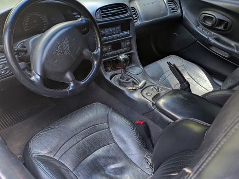 Used 2002 Chevrolet Corvette Coupe w/ Preferred Equipment Group2 RWD image 6