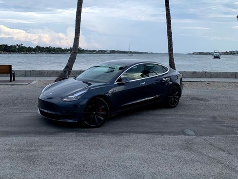Used 2020 Tesla Model 3 Performance image 1