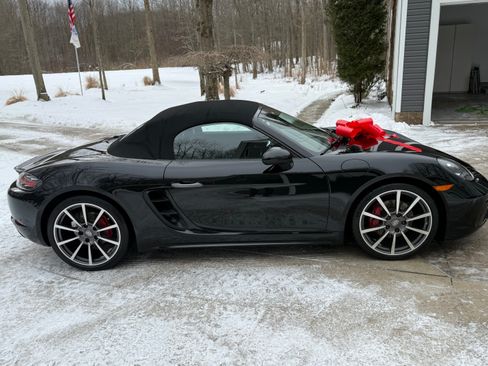 Used 2017 Porsche 718 Boxster image 4