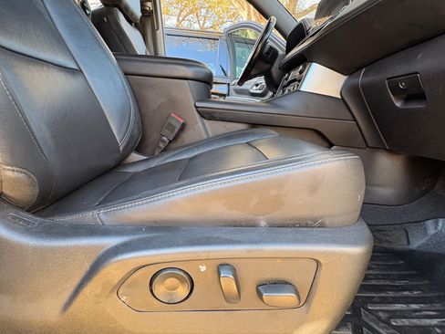 Used 2021 Chevrolet Tahoe Z71 w/ Z71 Signature Package image 24