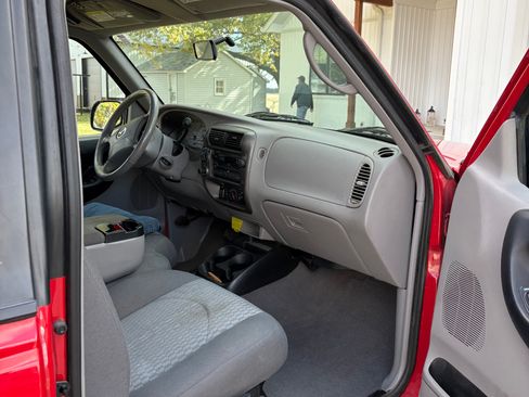 Used 2001 MAZDA B-Series Pickup 4x4 Cab Plus B3000 image 11