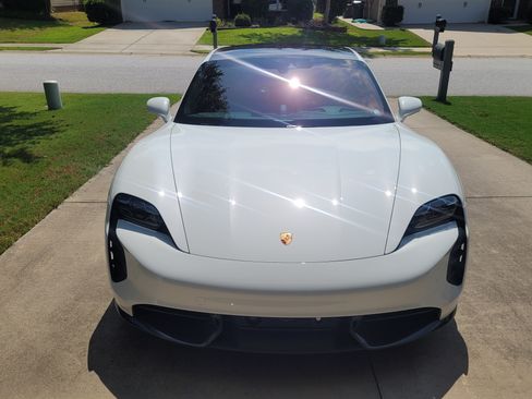 Used 2020 Porsche Taycan Turbo S image 10