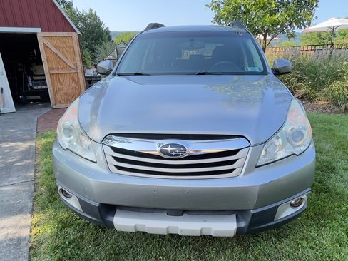 Used 2011 Subaru Outback 2.5i Limited AWD/4WD image 4