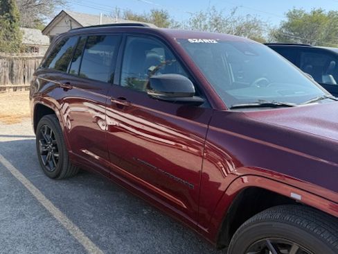 Used 2024 Jeep Grand Cherokee Limited 4xe image 7