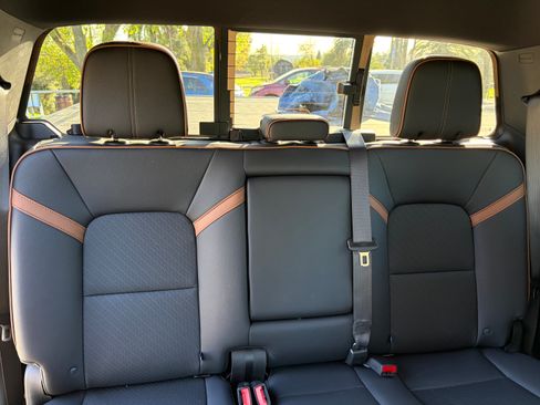 Used 2024 GMC Canyon AT4 w/ AT4 Premium Package image 28