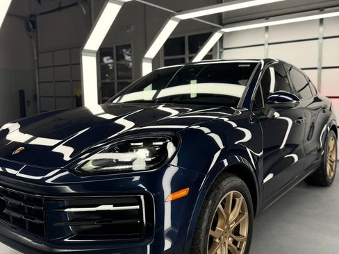 Used 2024 Porsche Cayenne Coupe image 1
