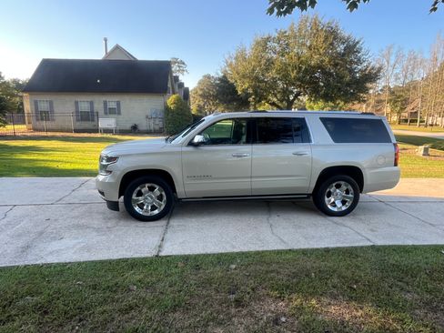 Used 2015 Chevrolet Suburban LTZ image 11