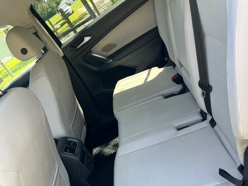 Used 2018 Volkswagen Tiguan SEL FWD image 10