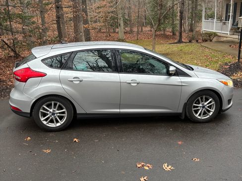 Used 2016 Ford Focus SE w/ SE Cold Weather Package image 5