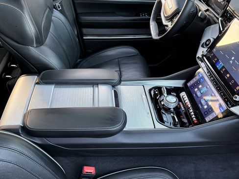 Used 2023 Jeep Grand Wagoneer L Series II w/ Premium Group II image 27