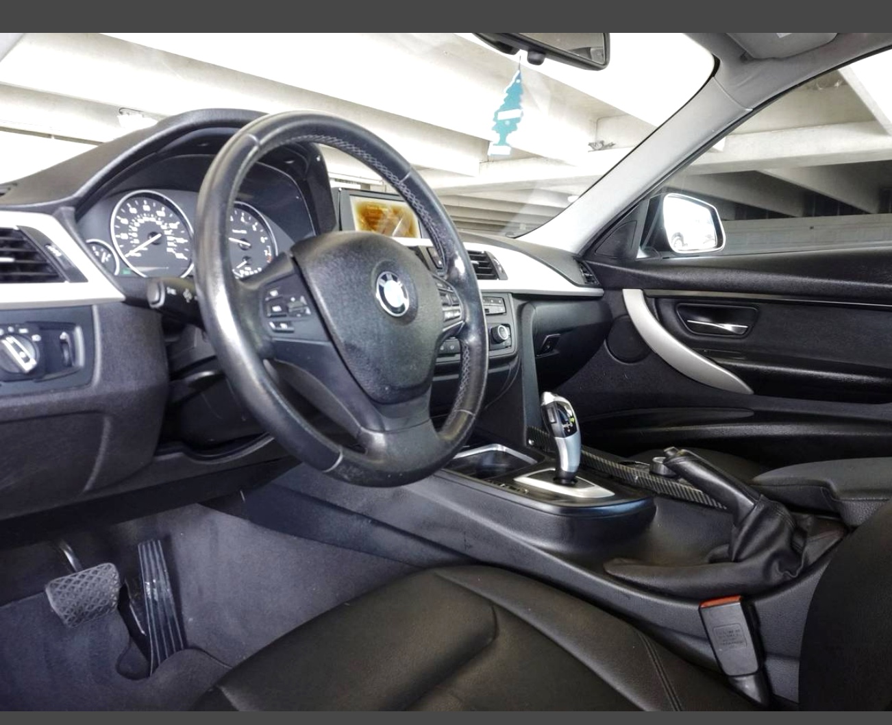Used 2015 BMW 320i Sedan RWD image 11