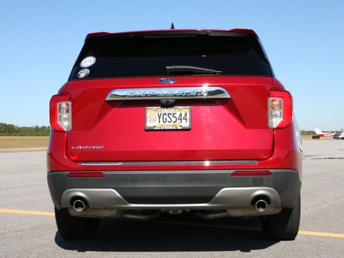 Used 2022 Ford Explorer Limited w/ Equipment Group 301A image 11