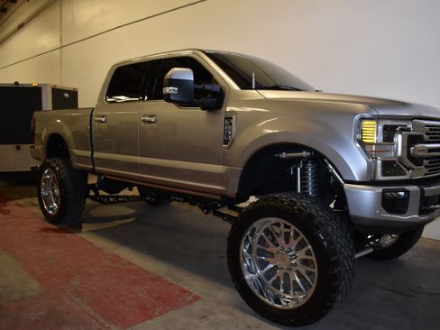 Used 2022 Ford F250 Limited image 9