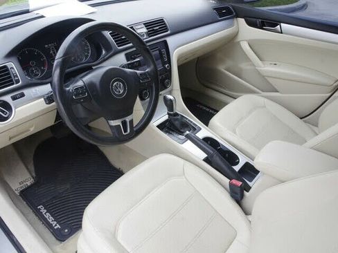 Used 2013 Volkswagen Passat TDI SE image 15