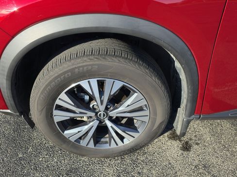 Used 2023 Nissan Rogue SV image 12