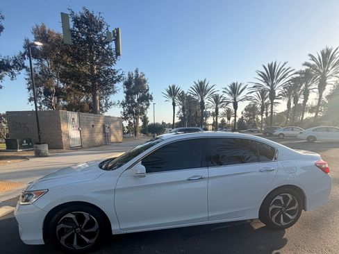 Used 2017 Honda Accord EX-L image 1