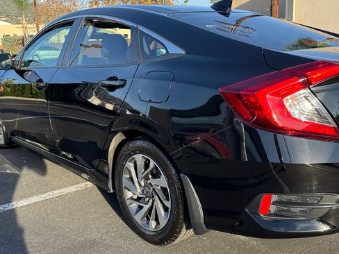 Used 2018 Honda Civic EX image 5