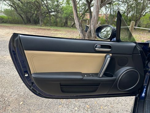 Used 2011 MAZDA MX-5 Miata Grand Touring w/ Premium Pkg image 13